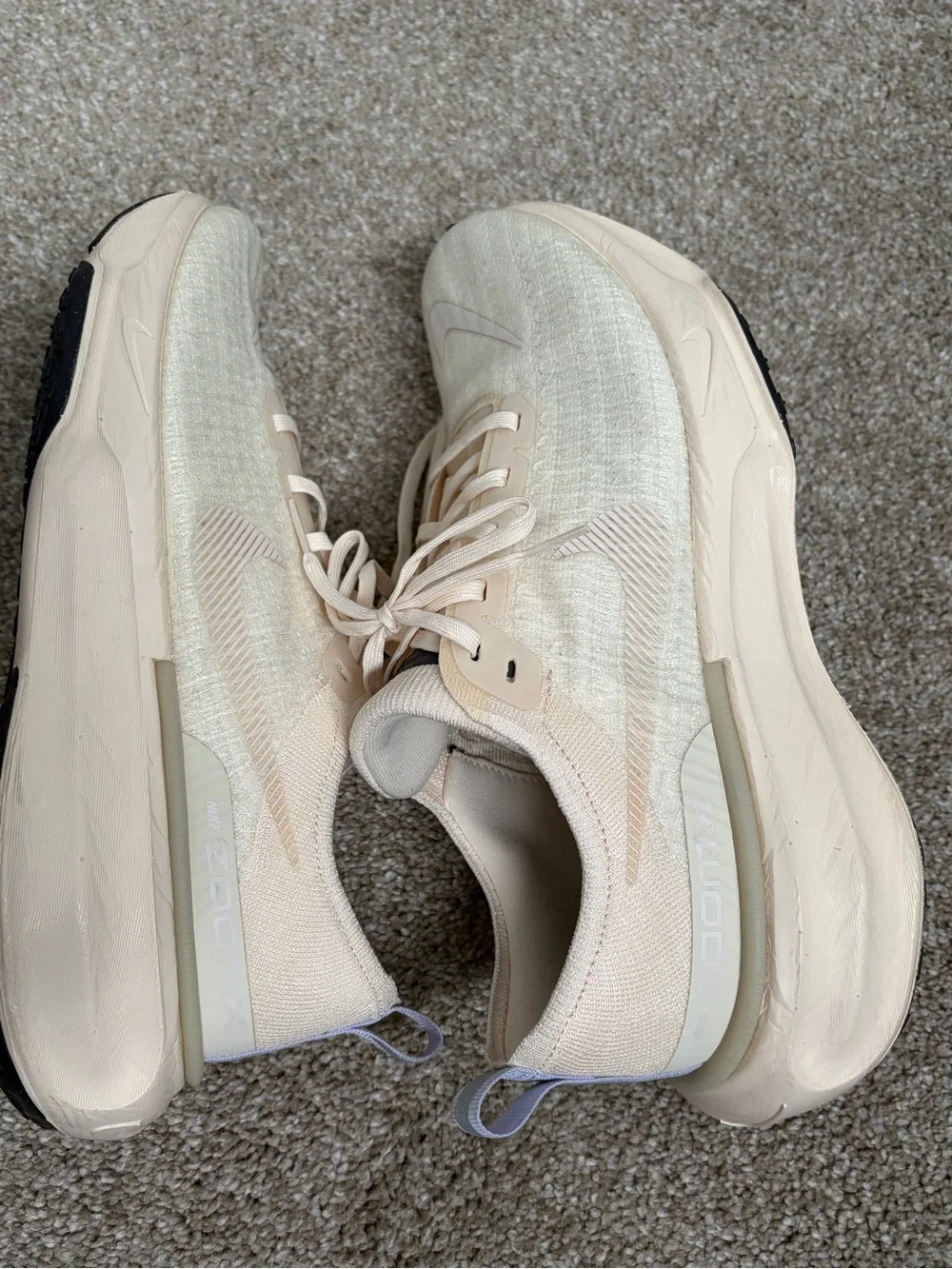 Nike Men’s Invincible Run 3 Sneaker in Cream with Green and Black Accents